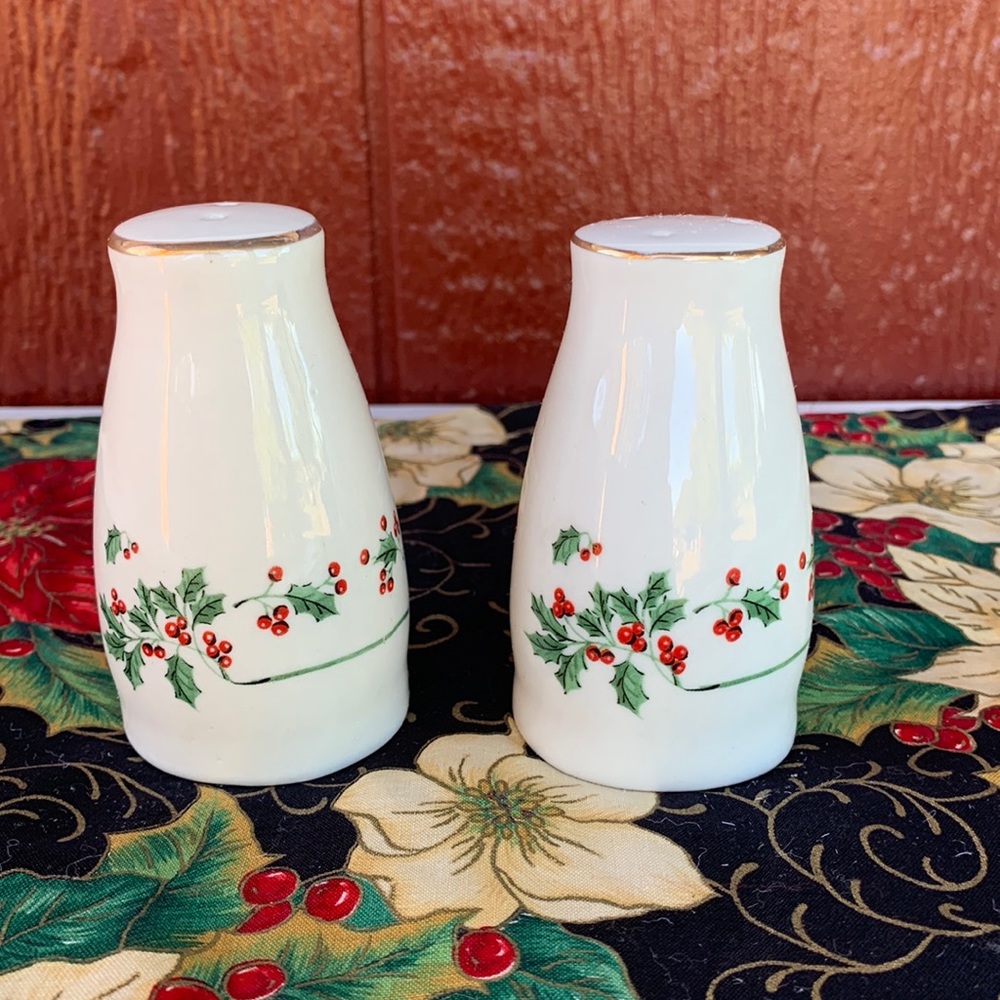 🧂 Pepper Shaker Set
